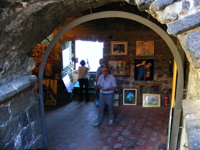 (66)  Aci Castello